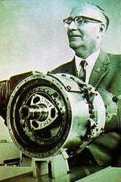 Felix Wankel et un de des prototypes